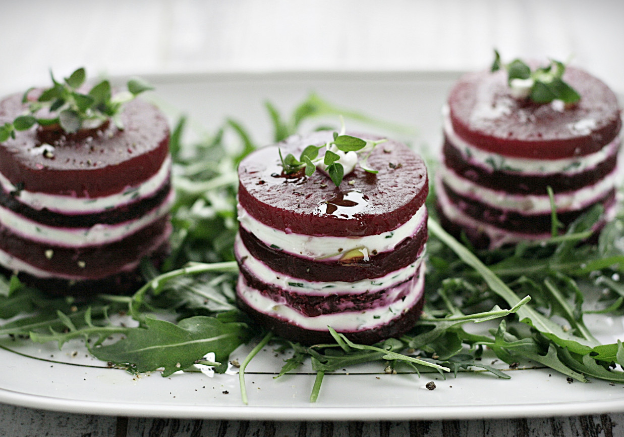 Buraczane mini torciki foto