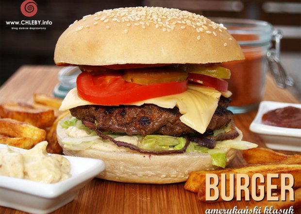 Fotografia przedstawiająca Burger - amerykański klasyk