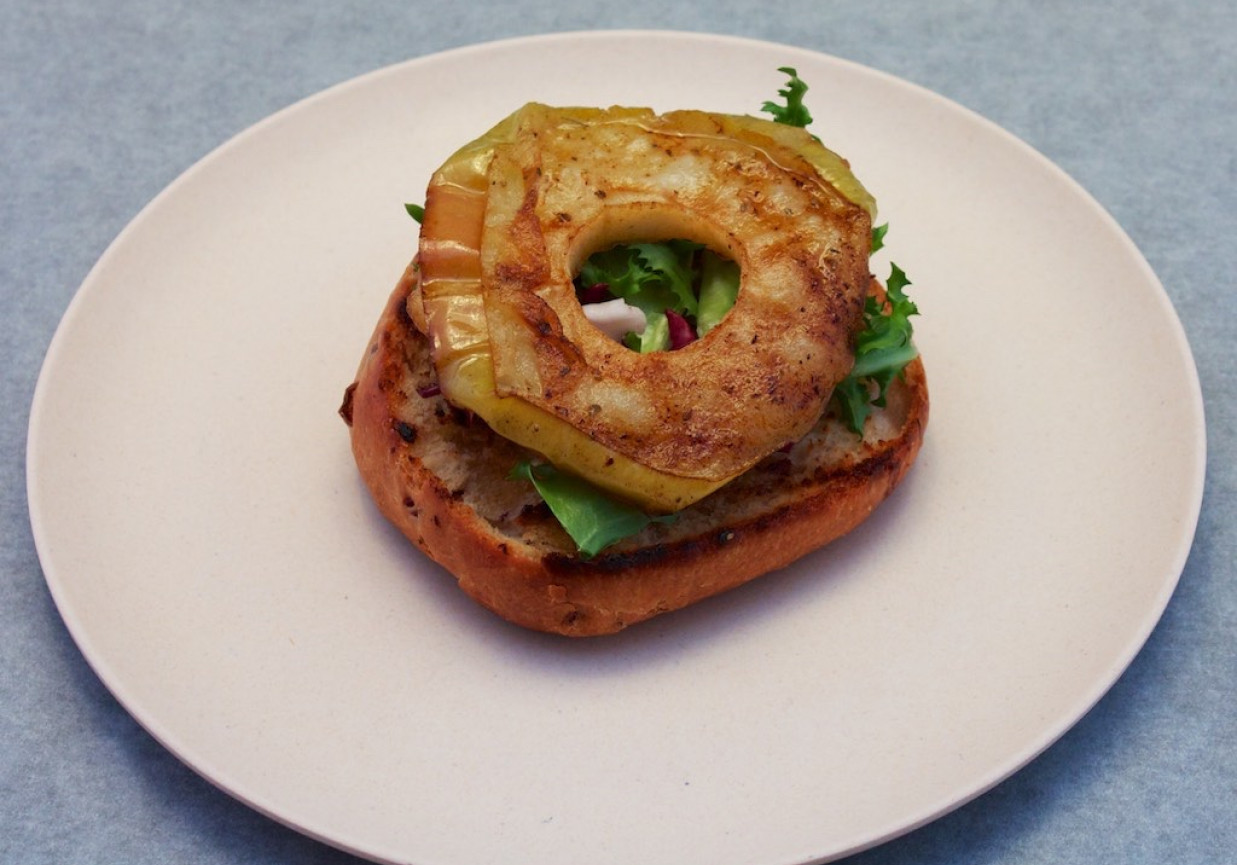 Burger wieprzowy z kapustą i jabłkiem foto