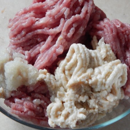 Krok 1 - Burger z indyka z selerem naciowym i marynowaną sałatką foto