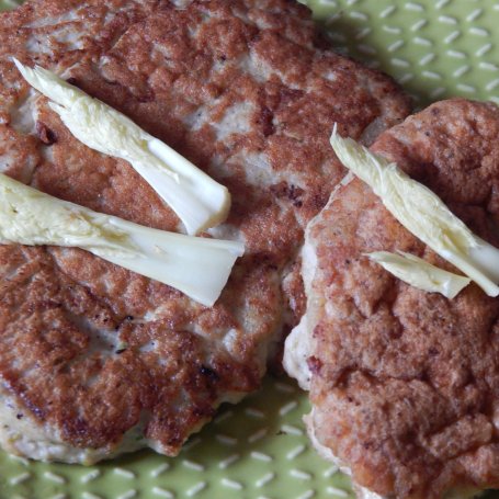 Krok 2 - Burger z indyka z selerem naciowym i marynowaną sałatką foto