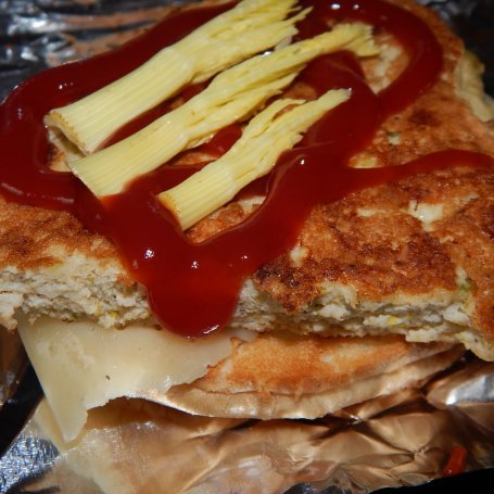 Krok 5 - Burger z indyka z selerem naciowym i marynowaną sałatką foto