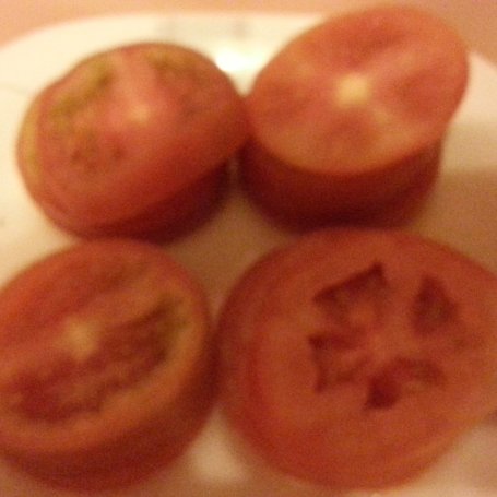 Krok 1 - Burger z kurczakiem w panierce, serem, pomidorem i sałatą z sosem jogurtowo-koperkowym foto