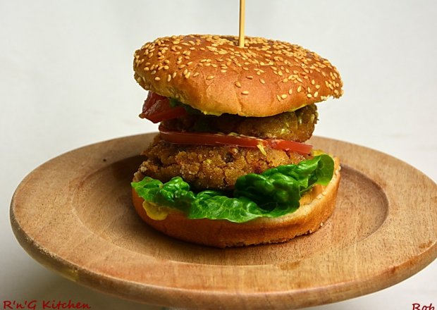 Fotografia przedstawiająca Burger z serem halloumi