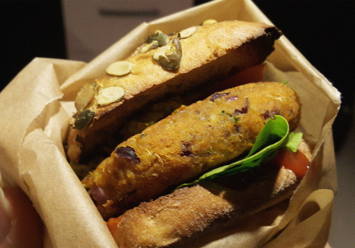 Burgery wegetariańskie z czerwonej fasolki, batata i komosy ryżowej foto