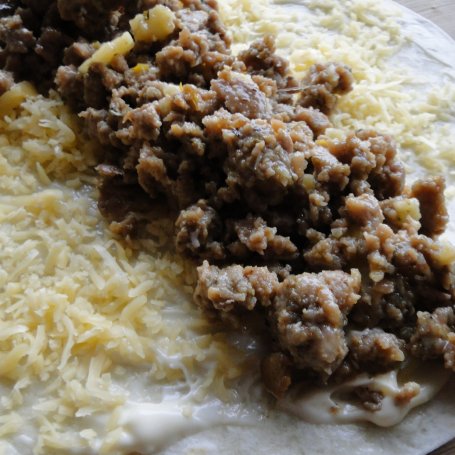 Krok 5 - Burrito z farszem mięsno-serowym foto