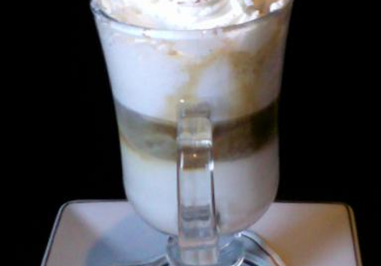 Caffe Latte z bitą śmietaną foto