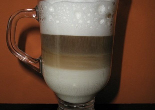 Fotografia przedstawiająca Caffe latte z czekoladą