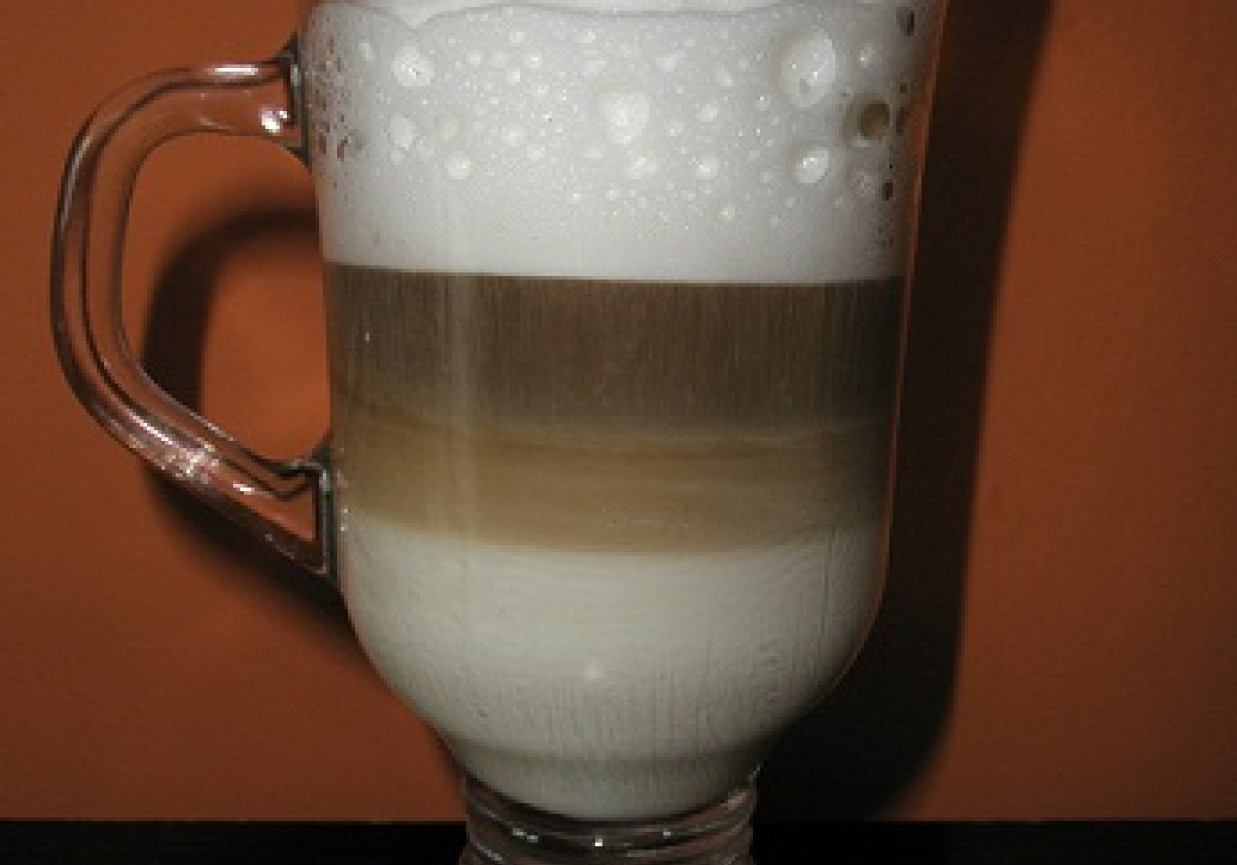 Caffe latte z czekoladą foto