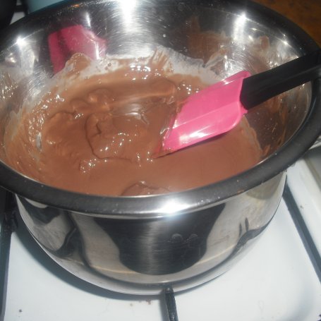 Krok 6 - Cake pops z biszkoptów w czekoladzie :) foto