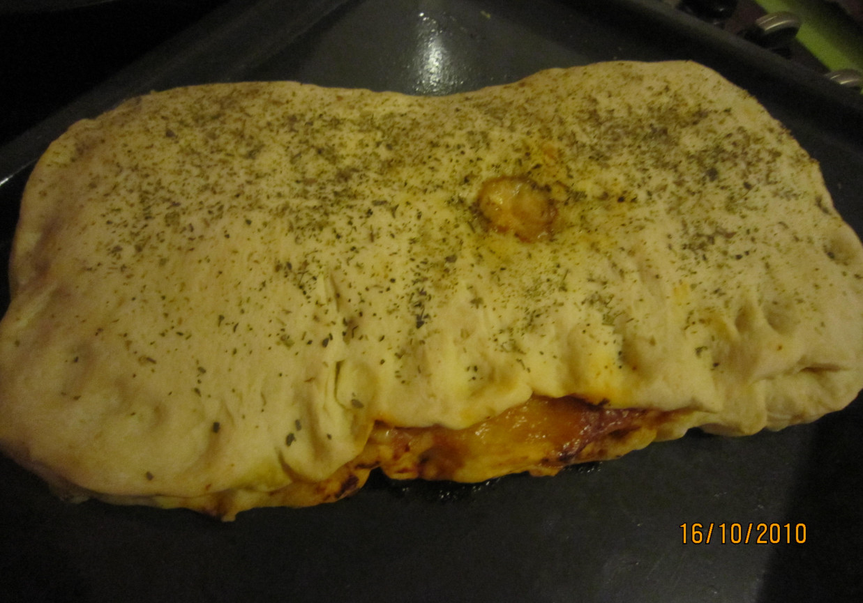 Calzone - czyli domowa pizza zawijana foto