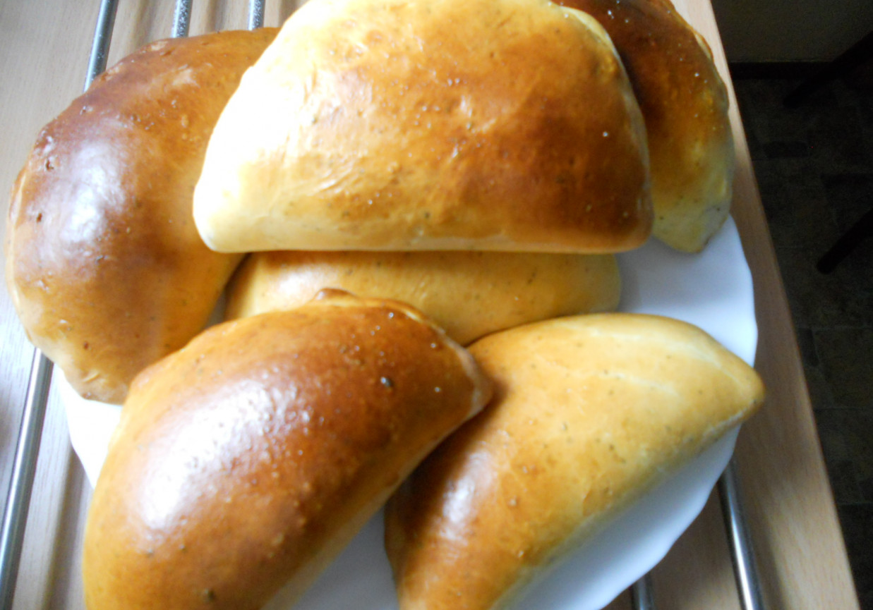 Calzone z kapustą i pieczarkami foto