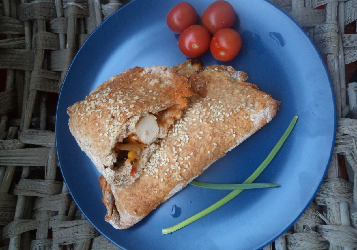 Calzone z kurczakiem i mieszanką meksykańska :) foto