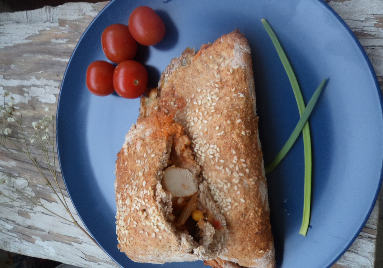 Calzone z kurczakiem i mieszanką meksykańska :) foto