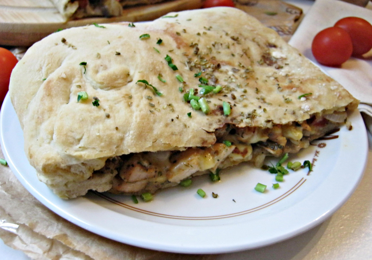 Calzone z kurczakiem foto