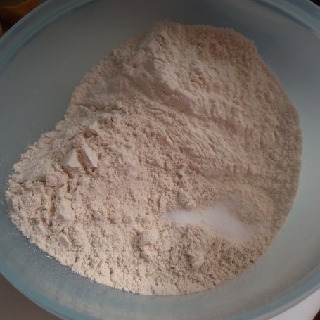 Krok 3 - Calzone z Mozzarellą, mięsem  mielonym i pieczarkami :) foto