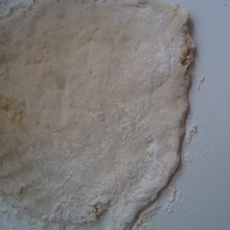 Krok 6 - Calzone z Mozzarellą, mięsem  mielonym i pieczarkami :) foto