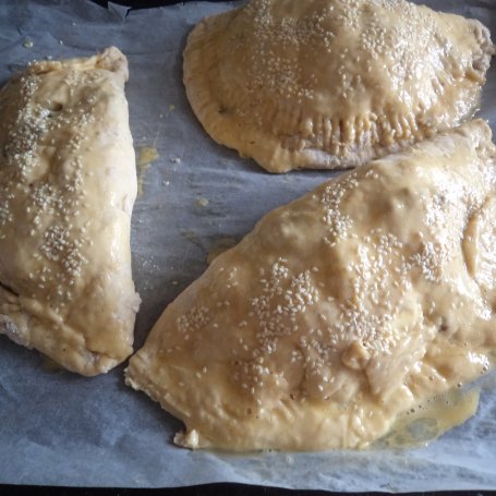Krok 8 - Calzone z Mozzarellą, mięsem  mielonym i pieczarkami :) foto