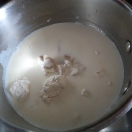 Krok 1 - Calzone  z pestkami dyni- z farszem z fileta, parmezanu  i  pieczarek :) foto