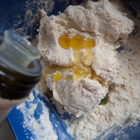 Krok 4 - Calzone  z pestkami dyni- z farszem z fileta, parmezanu  i  pieczarek :) foto