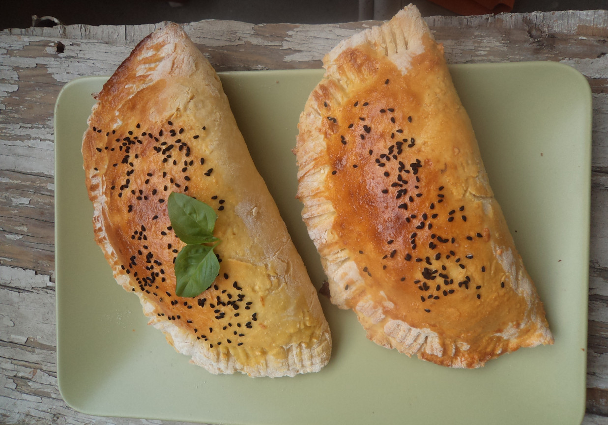 Calzone z pieczarkami i czarnuszką :) foto