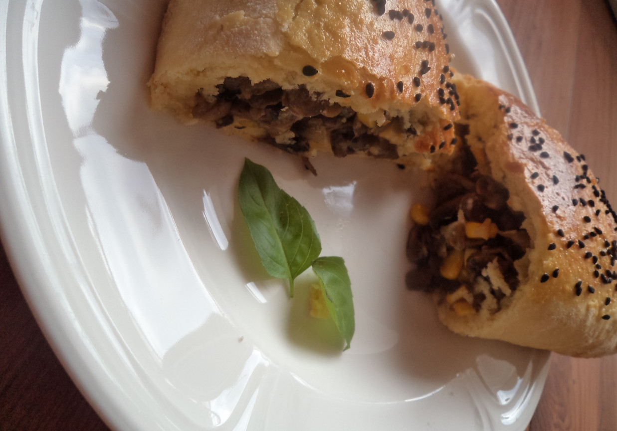 Calzone z pieczarkami i czarnuszką :) foto