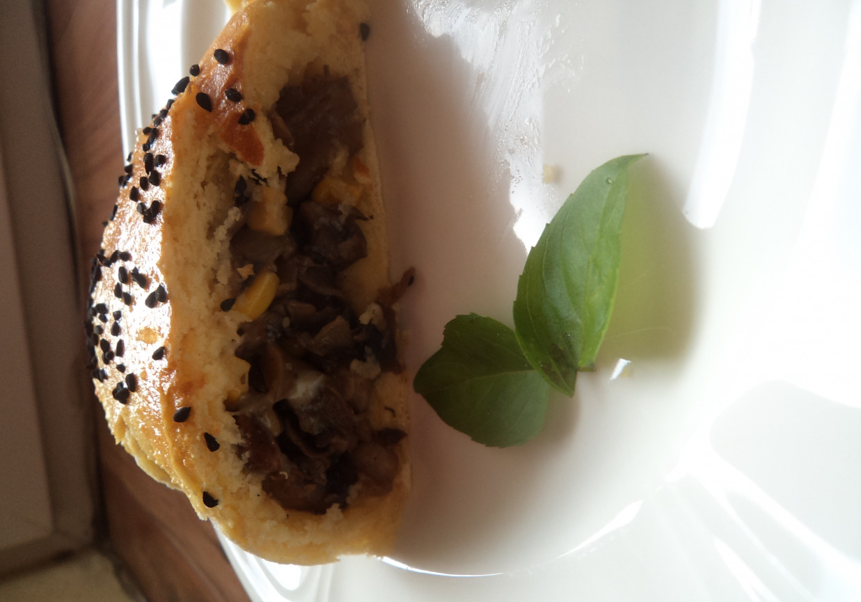 Calzone z pieczarkami i czarnuszką :) foto