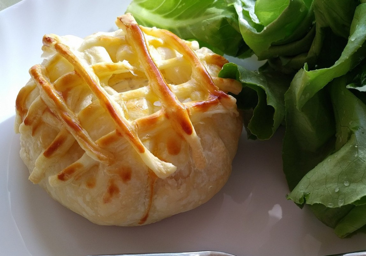 Camembert w cieście francuskim foto