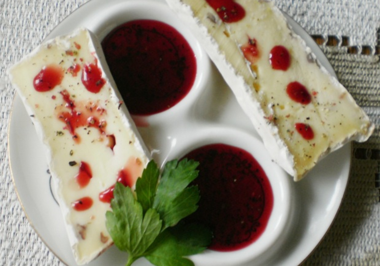 Camembert z rubinową zaprawą  : foto