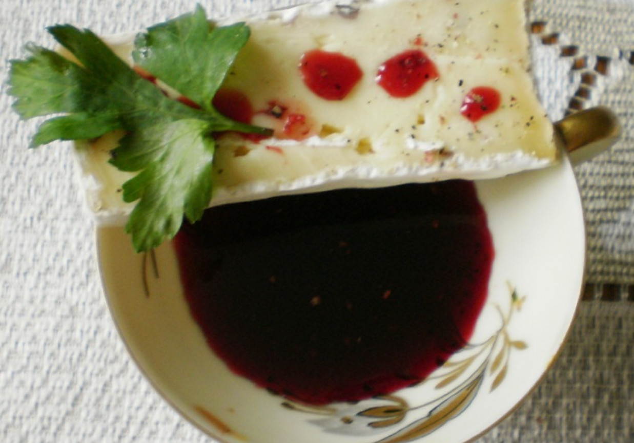 Camembert z rubinową zaprawą  : foto