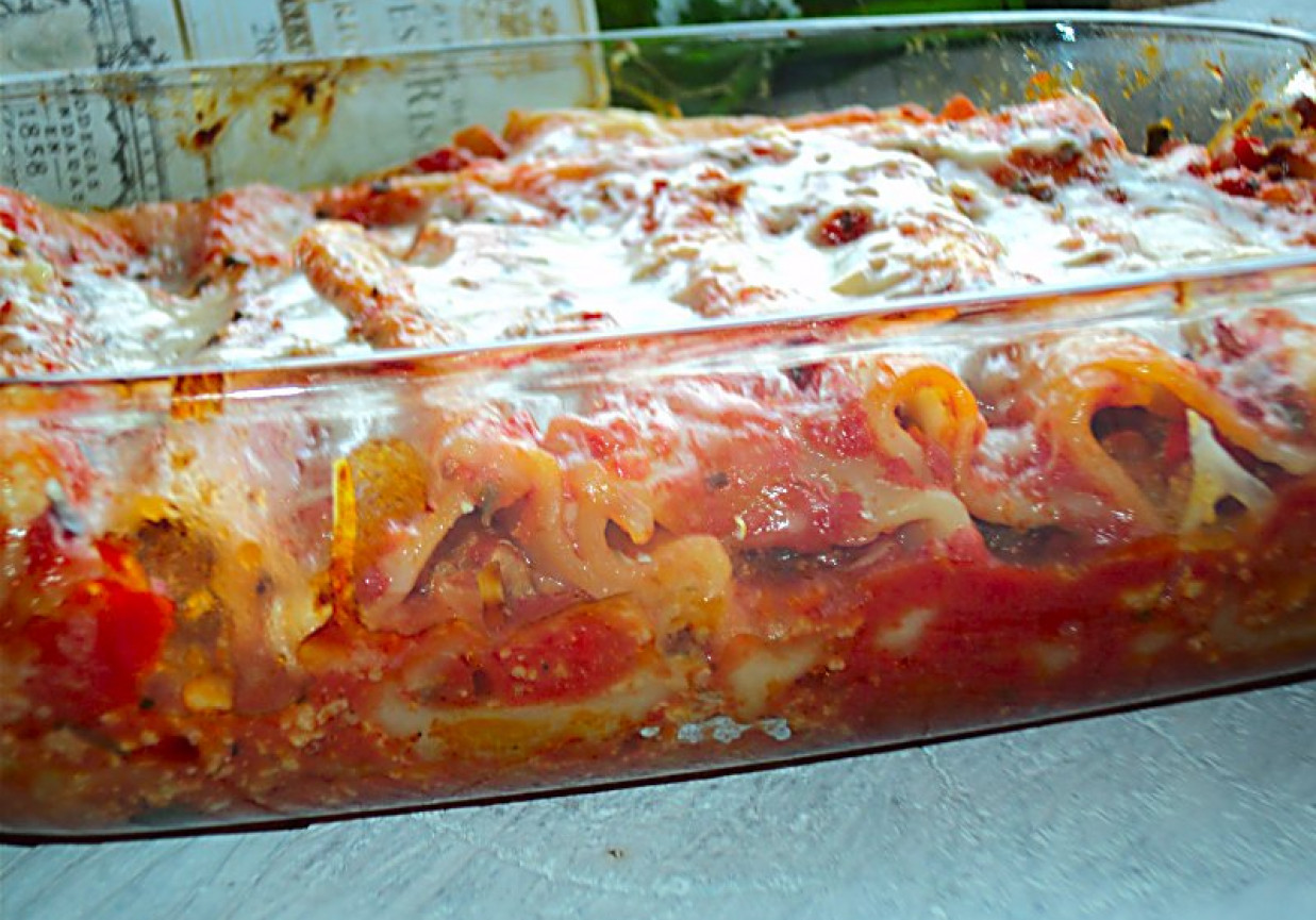 Caneloni nadziewane sosem pomidorowo-warzywnym  foto