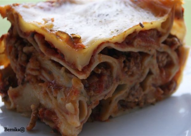 Fotografia przedstawiająca Cannelloni nadziewane mięsem i cukinią