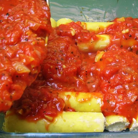 Krok 6 - Cannelloni nadziewane ricottą i karczochami w pomidorowym sosie foto