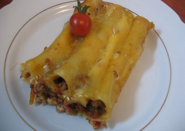 Fotografia przedstawiająca Cannelloni pod wędzonym serem