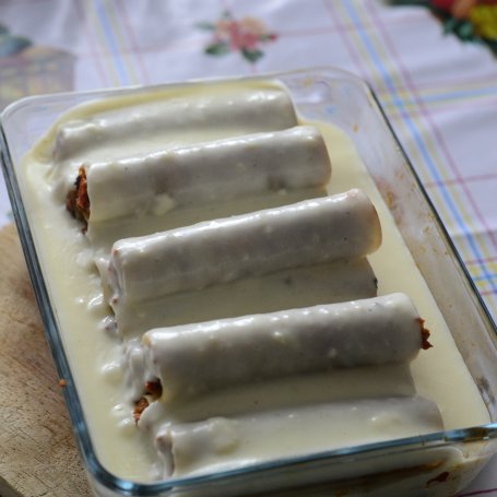 Krok 10 - Cannelloni z farszem mięsnym z przewagą papryki i pieczarek pod beszamelem foto