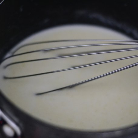 Krok 9 - Cannelloni z farszem mięsnym z przewagą papryki i pieczarek pod beszamelem foto