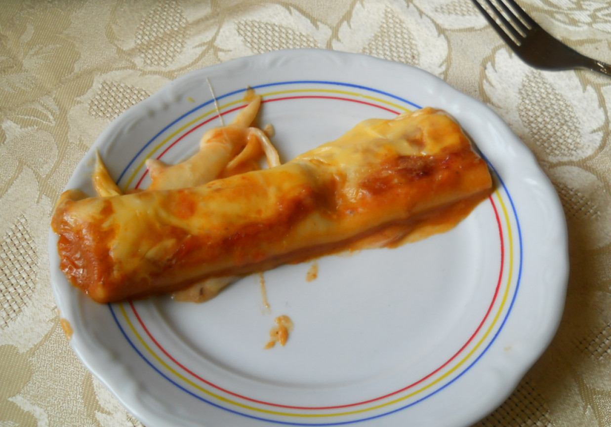 cannelloni z miesem mielonym w sosie pomidorowym z beszamelem foto