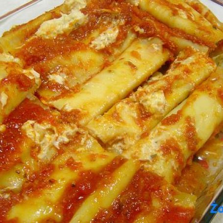 Krok 2 - Cannelloni z mięsnym farszem, pieczarkami i pietruszką w sosie pomidorowym. foto