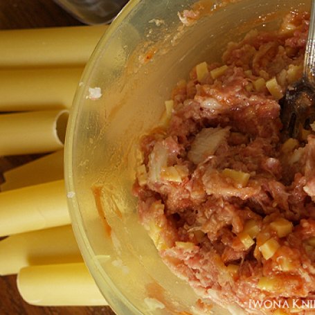 Krok 1 - Cannelloni z mięsnym farszem, pieczarkami i pietruszką w sosie pomidorowym. foto