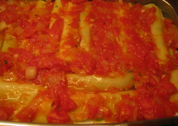 Fotografia przedstawiająca Cannelloni z pomidorami