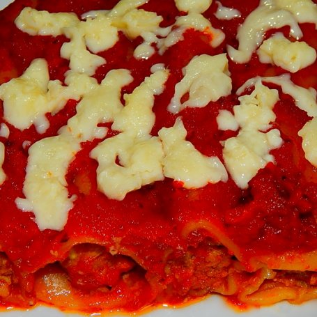 Krok 11 - Cannelloni z wołowiną, cukinią i marchewką w sosie pomidorowym foto