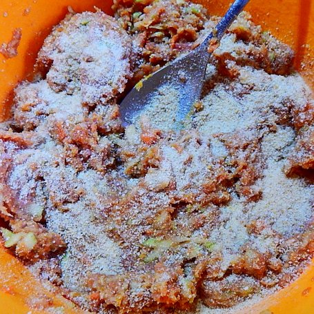 Krok 6 - Cannelloni z wołowiną, cukinią i marchewką w sosie pomidorowym foto