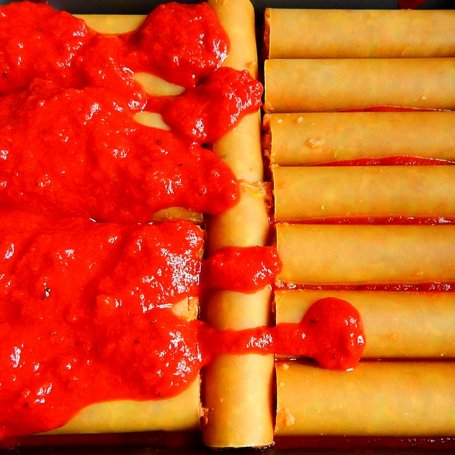 Krok 9 - Cannelloni z wołowiną, cukinią i marchewką w sosie pomidorowym foto