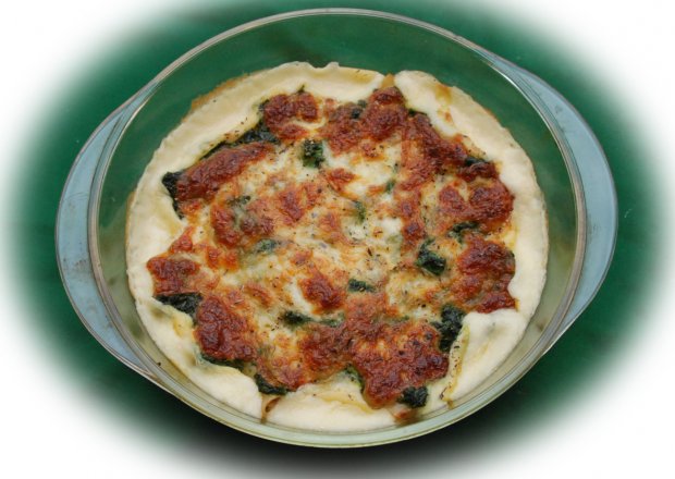 Fotografia przedstawiająca Cannelloni zapiekane z mozzarellą i szpinakiem