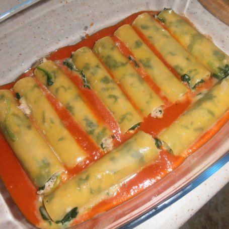 Krok 4 - Cannelloni ze szpinakiem i mięsem pod dwoma sosami foto