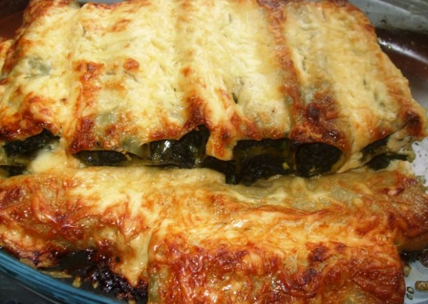 Fotografia przedstawiająca Cannelloni ze szpinakiem i serem feta