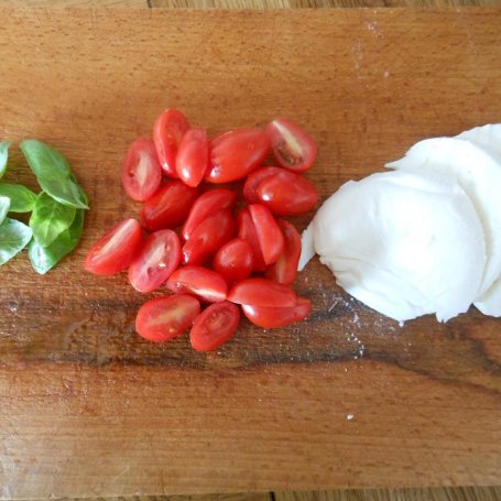 Krok 1 - Caprese z pomidorkami daktylowymi foto