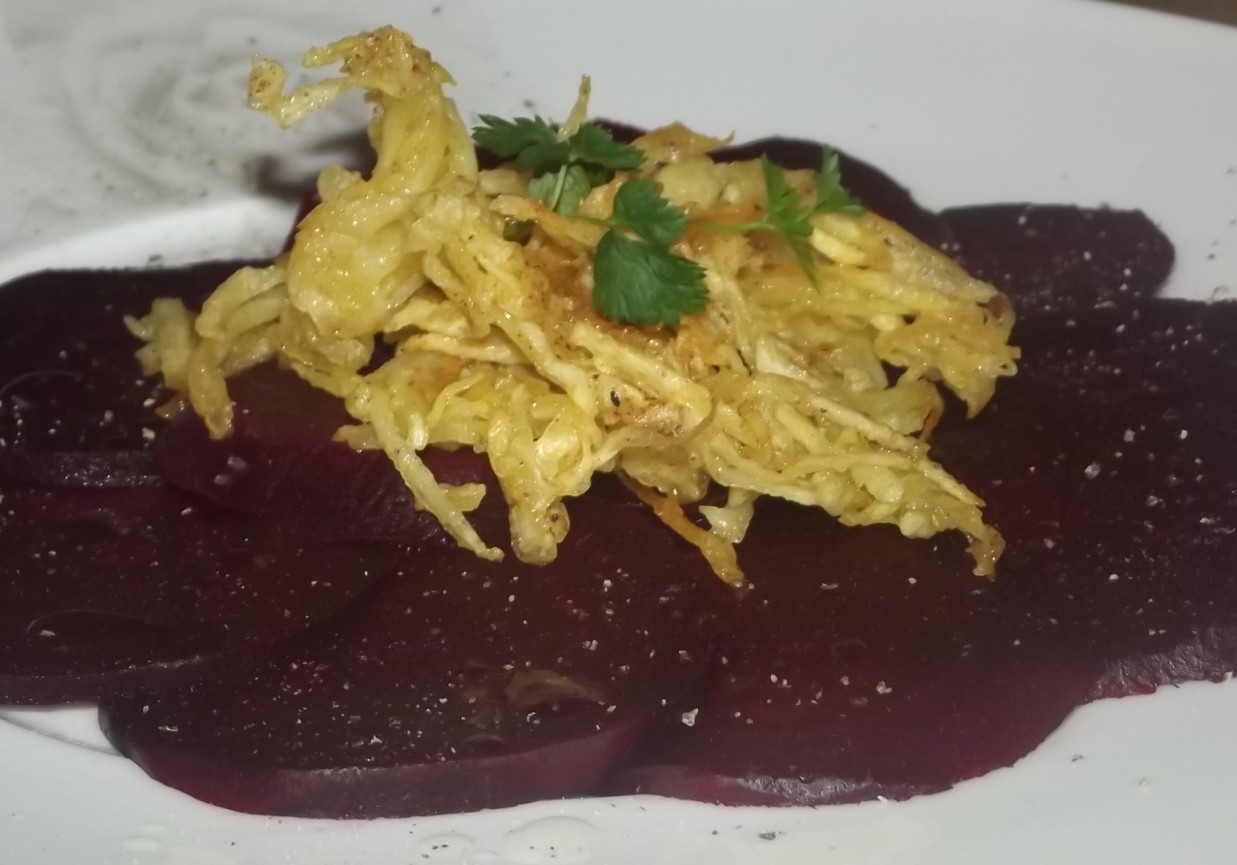 Carpaccio buraczane z chrustem foto