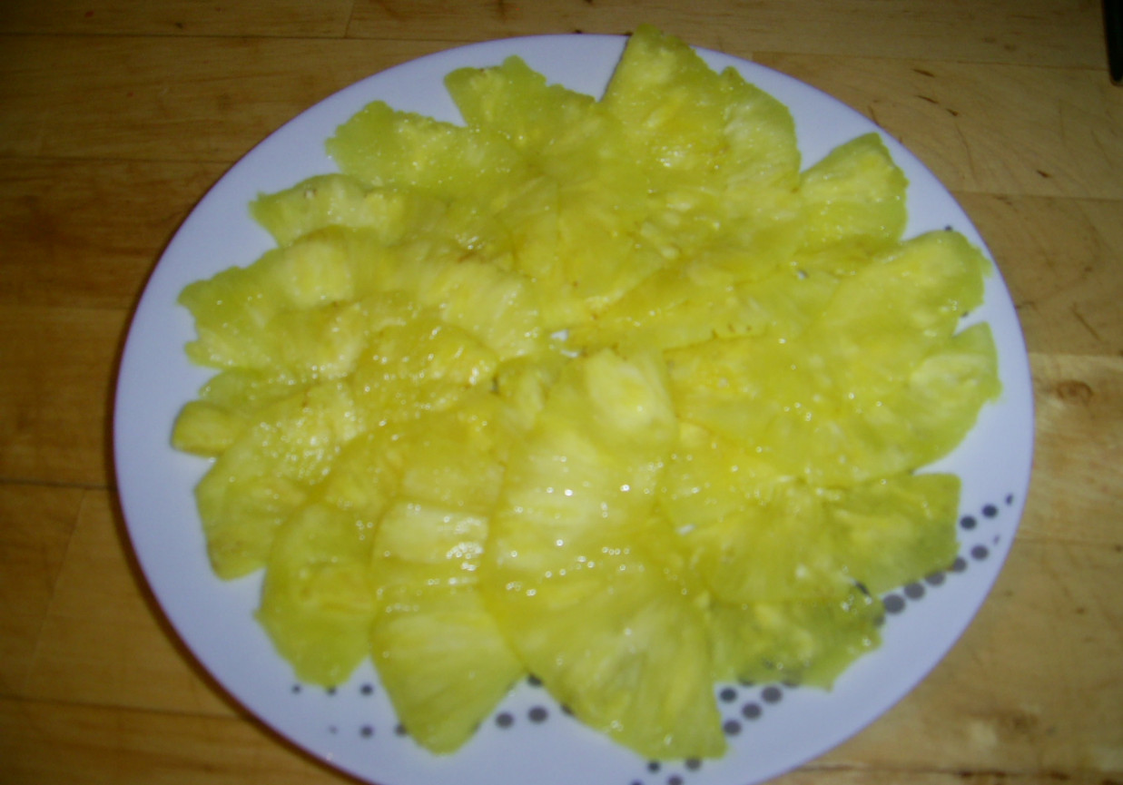 "Carpaccio" z ananasa z granatem foto
