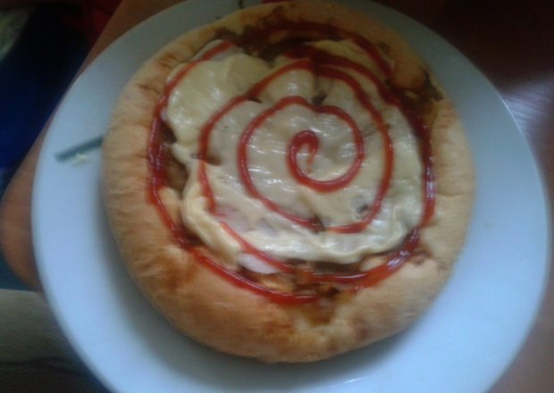 Fotografia przedstawiająca cebularze à la pizza